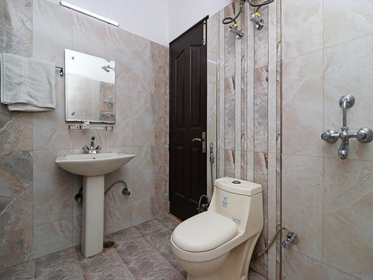 Готель The Abodes House Велика Нойда Екстер'єр фото
